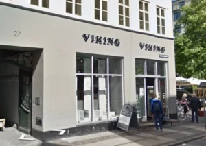 Butik med skiltet "VIKING" og store vinduer.