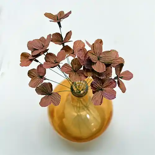 Brune Hortensia blomster af crepe papir